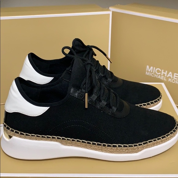 Finch Canvas Lace Up Sneakers - Picture 4 of 7